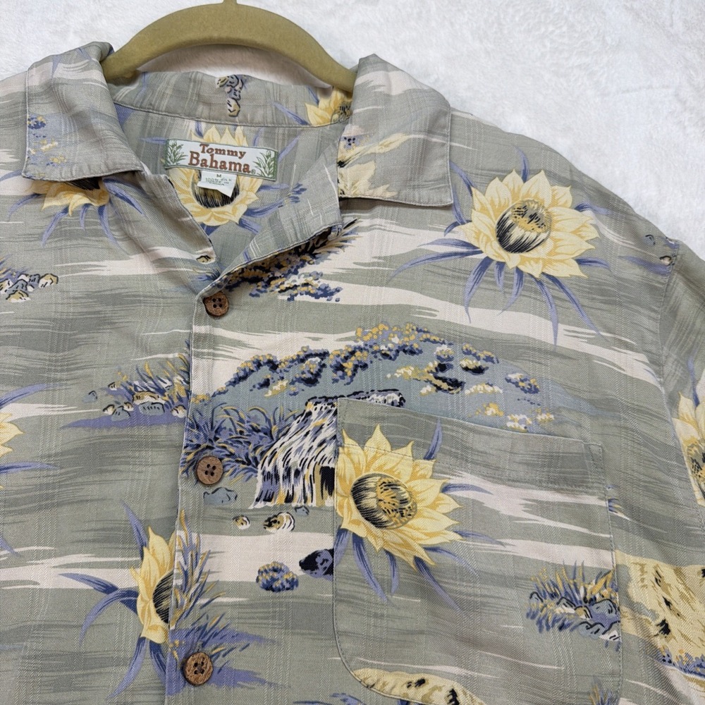 Tommy Bahama Silk Hawaiian Shirt Men's Medium Tropical Floral Camp Collar